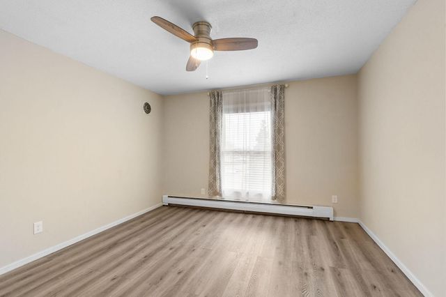 2800 Hamline Avenue N 329, Roseville, MN 55113