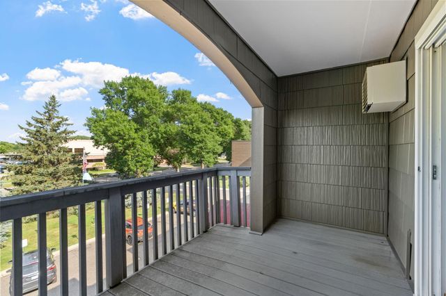 2800 Hamline Avenue N 329, Roseville, MN 55113