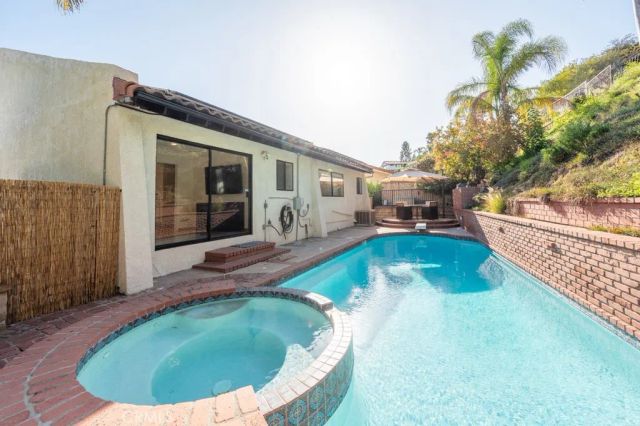 1350 E Tujunga, Burbank, CA 91501