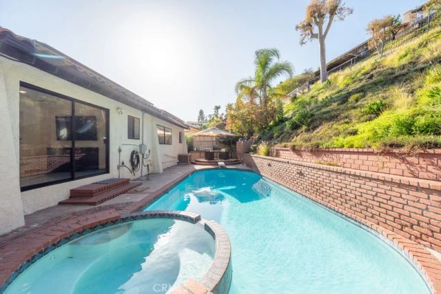 1350 E Tujunga, Burbank, CA 91501