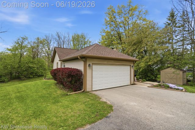 6053 N Bay, Springfield Charter Township, MI 48346