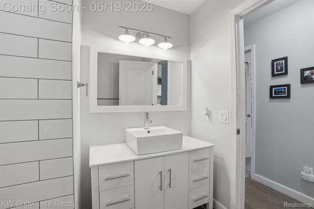 6053 N Bay, Springfield Charter Township, MI 48346