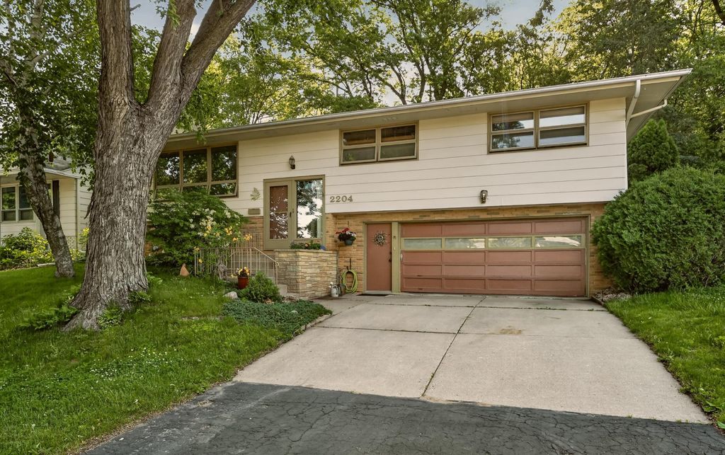 2204 11th Avenue NW, Rochester, MN 55901