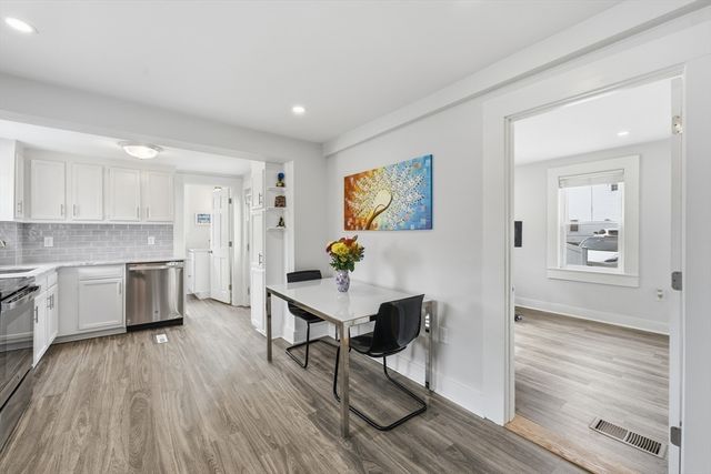 7 Cherry St, Southborough, MA 01745