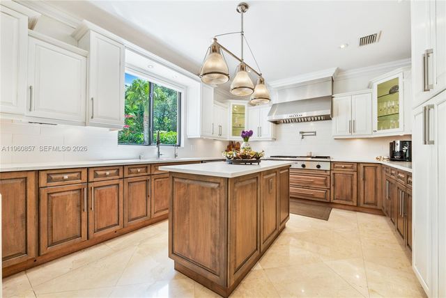 5621 SW 68th Ct, Miami, FL 33143