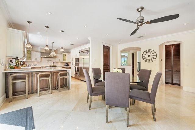 5621 SW 68th Ct, Miami, FL 33143