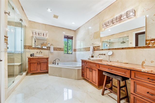 5621 SW 68th Ct, Miami, FL 33143