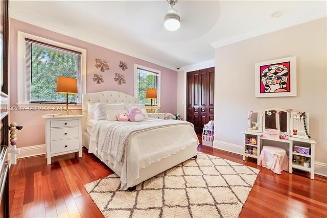 5621 SW 68th Ct, Miami, FL 33143