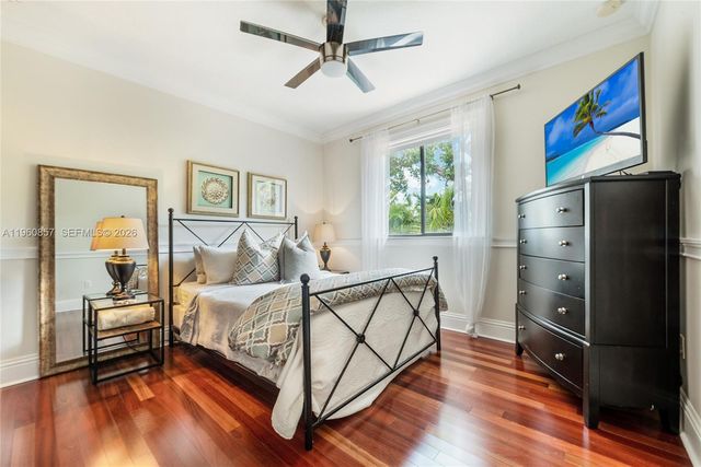 5621 SW 68th Ct, Miami, FL 33143