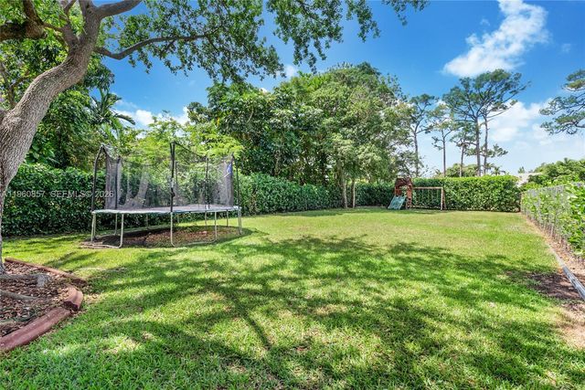 5621 SW 68th Ct, Miami, FL 33143