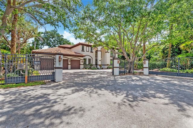 5621 SW 68th Ct, Miami, FL 33143