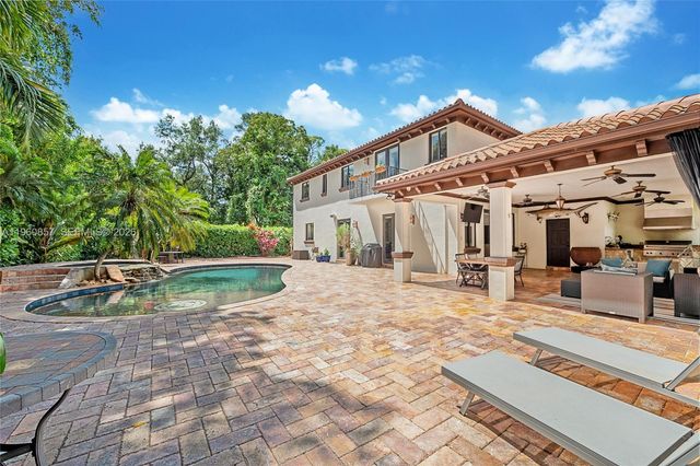 5621 SW 68th Ct, Miami, FL 33143