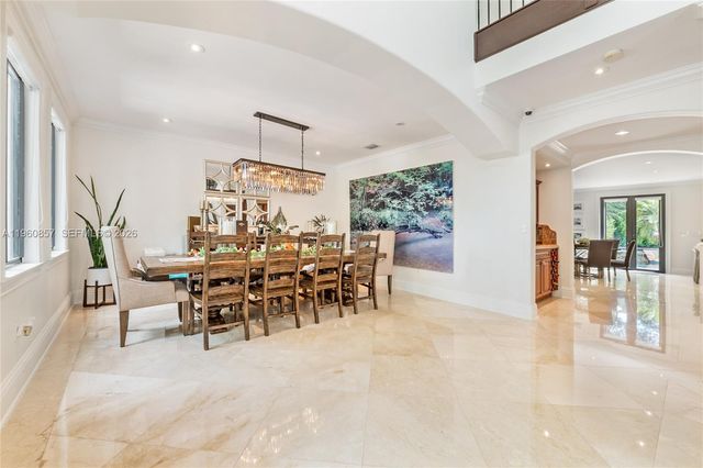 5621 SW 68th Ct, Miami, FL 33143