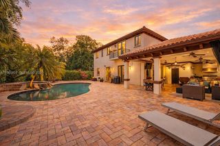 5621 SW 68th Ct, Miami, FL 33143