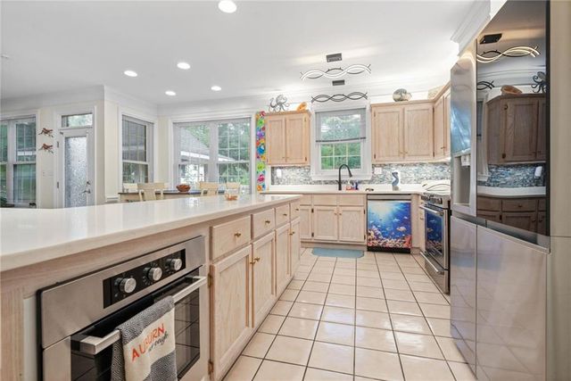 2705 Charlestowne Drive, Mobile, AL 36693