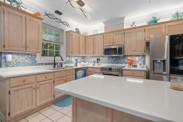 2705 Charlestowne Drive, Mobile, AL 36693