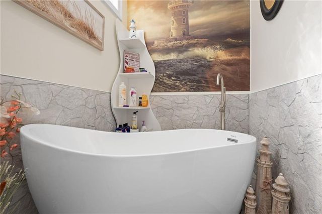 2705 Charlestowne Drive, Mobile, AL 36693