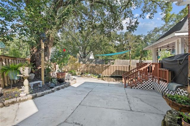 2705 Charlestowne Drive, Mobile, AL 36693