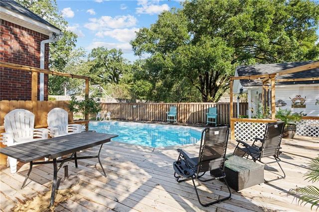 2705 Charlestowne Drive, Mobile, AL 36693