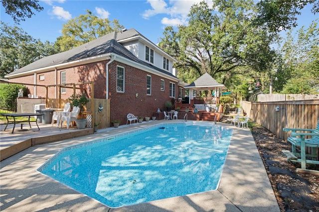 2705 Charlestowne Drive, Mobile, AL 36693