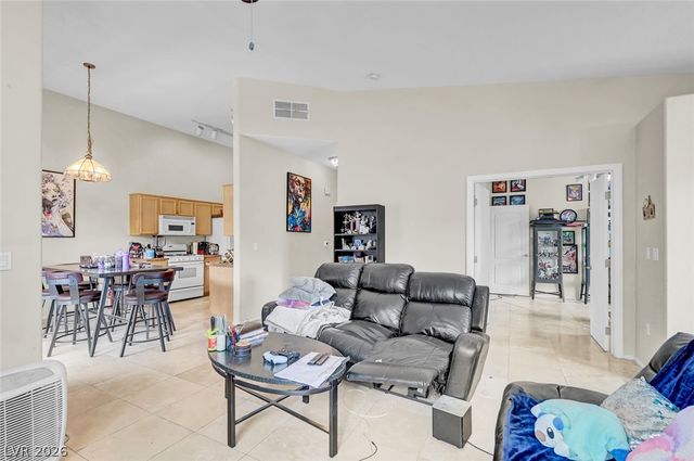 3360 Cactus Shadow Street 201, Las Vegas, NV 89129