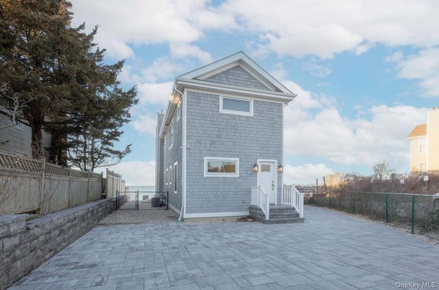 15A Oakhurst Road, Hampton Bays, NY 11946