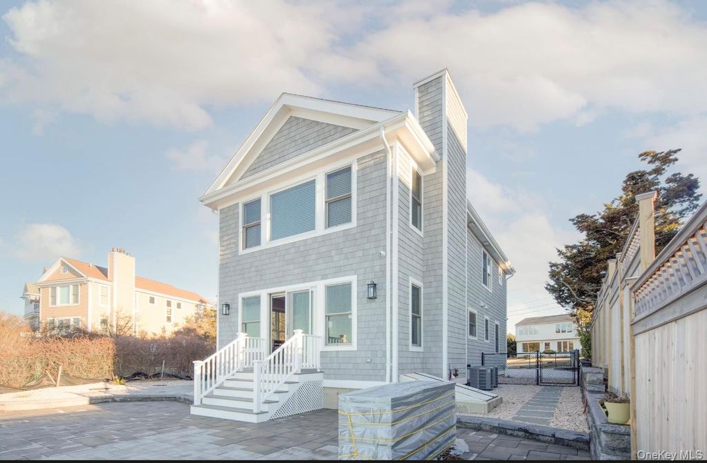 15A Oakhurst Road, Hampton Bays, NY 11946