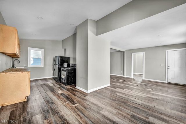 6900 Lawn Avenue, Cleveland, OH 44102