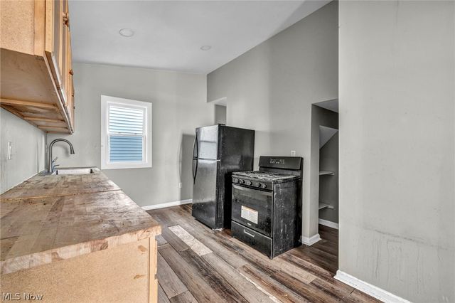 6900 Lawn Avenue, Cleveland, OH 44102