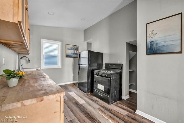 6900 Lawn Avenue, Cleveland, OH 44102