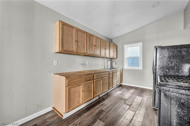 6900 Lawn Avenue, Cleveland, OH 44102