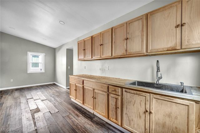 6900 Lawn Avenue, Cleveland, OH 44102