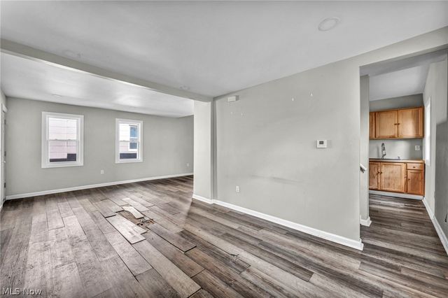 6900 Lawn Avenue, Cleveland, OH 44102