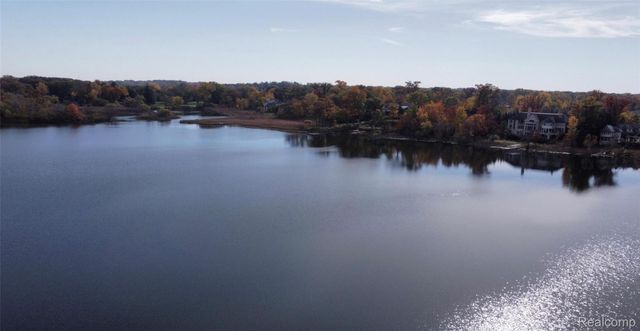 2717 Turtle Shores FRENCH Drive, Bloomfield Charter Township, MI 48302