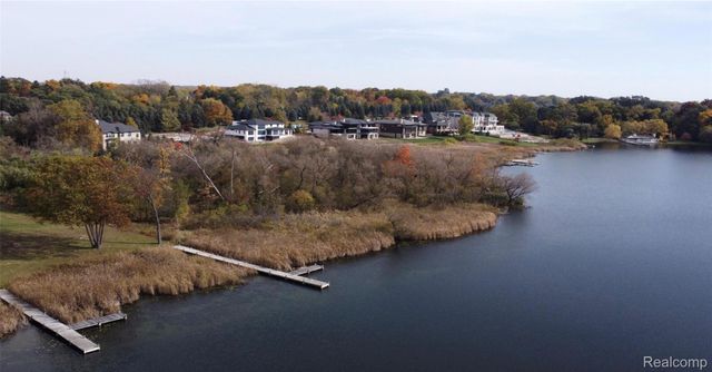 2717 Turtle Shores FRENCH Drive, Bloomfield Charter Township, MI 48302