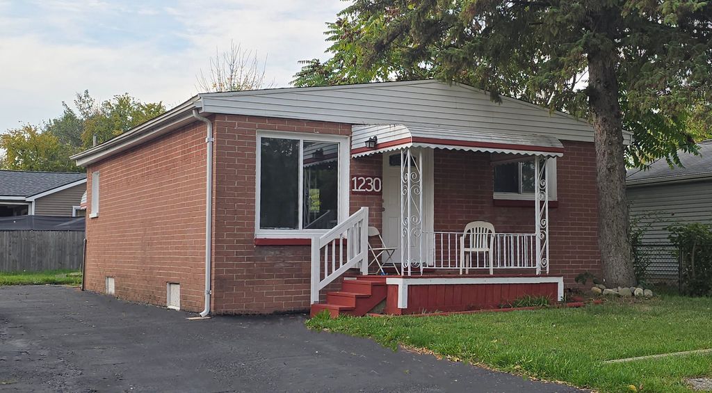 1230 DeCamp Street, Burton, MI 48529
