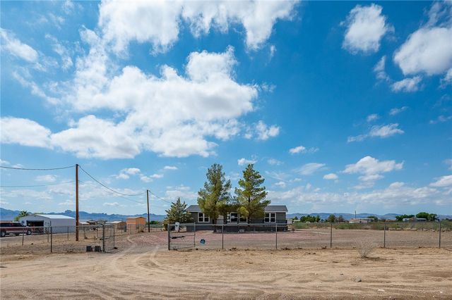 3583 N Avra Road, Golden Valley, AZ 86413