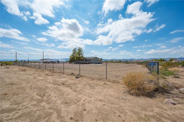 3583 N Avra Road, Golden Valley, AZ 86413