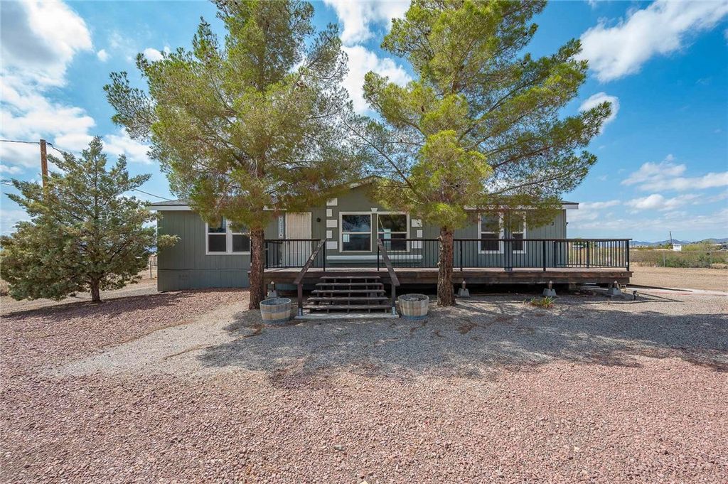 3583 N Avra Road, Golden Valley, AZ 86413