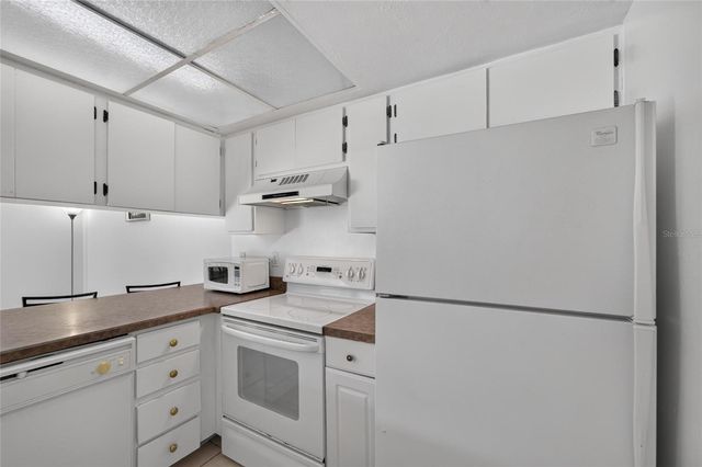 1131 LONGFELLOW ROAD, Sarasota, FL 34243
