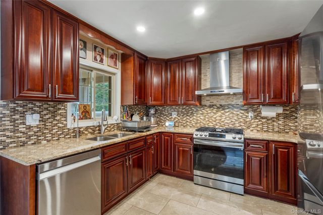 7631 264th Street, New Hyde Park, NY 11004