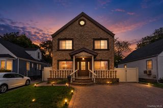 7631 264th Street, New Hyde Park, NY 11004
