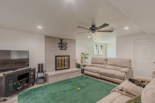 5700 SUN VALLEY Drive, El Paso, TX 79924
