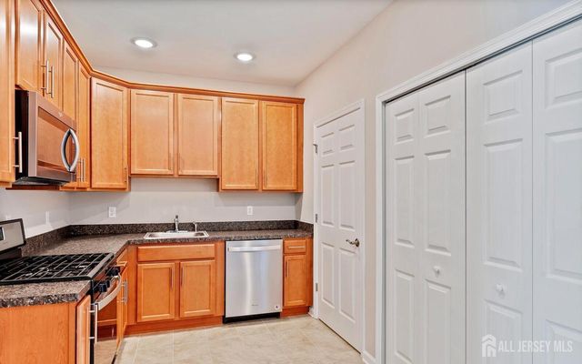 944 halifax Place, Hamilton, NJ 08619