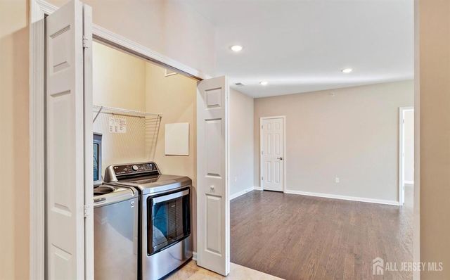 944 halifax Place, Hamilton, NJ 08619