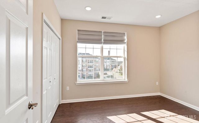 944 halifax Place, Hamilton, NJ 08619