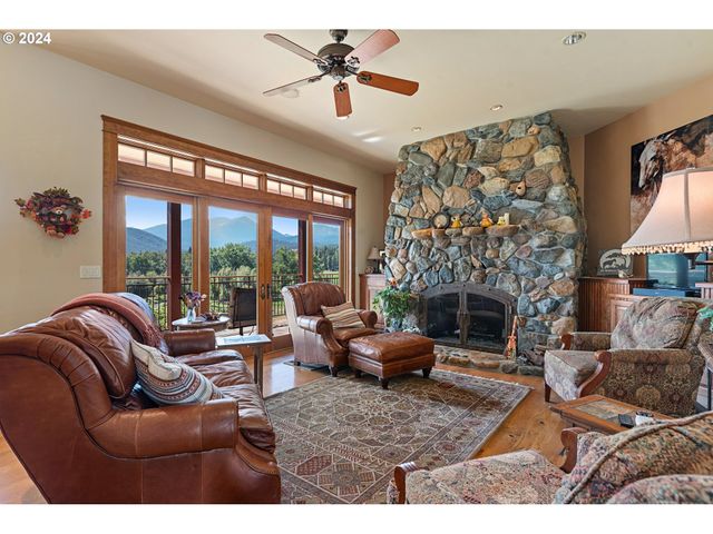 62726 N POWDER RIVER Ln, North Powder, OR 97867