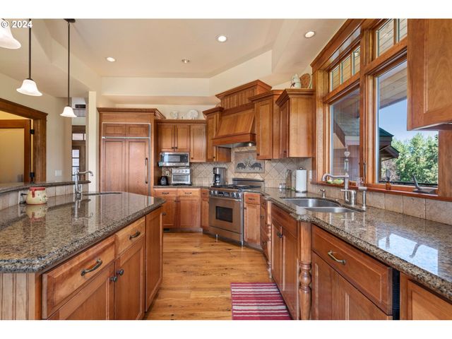 62726 N POWDER RIVER Ln, North Powder, OR 97867