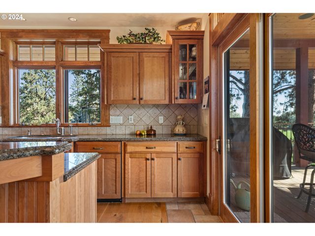 62726 N POWDER RIVER Ln, North Powder, OR 97867