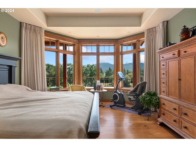 62726 N POWDER RIVER Ln, North Powder, OR 97867